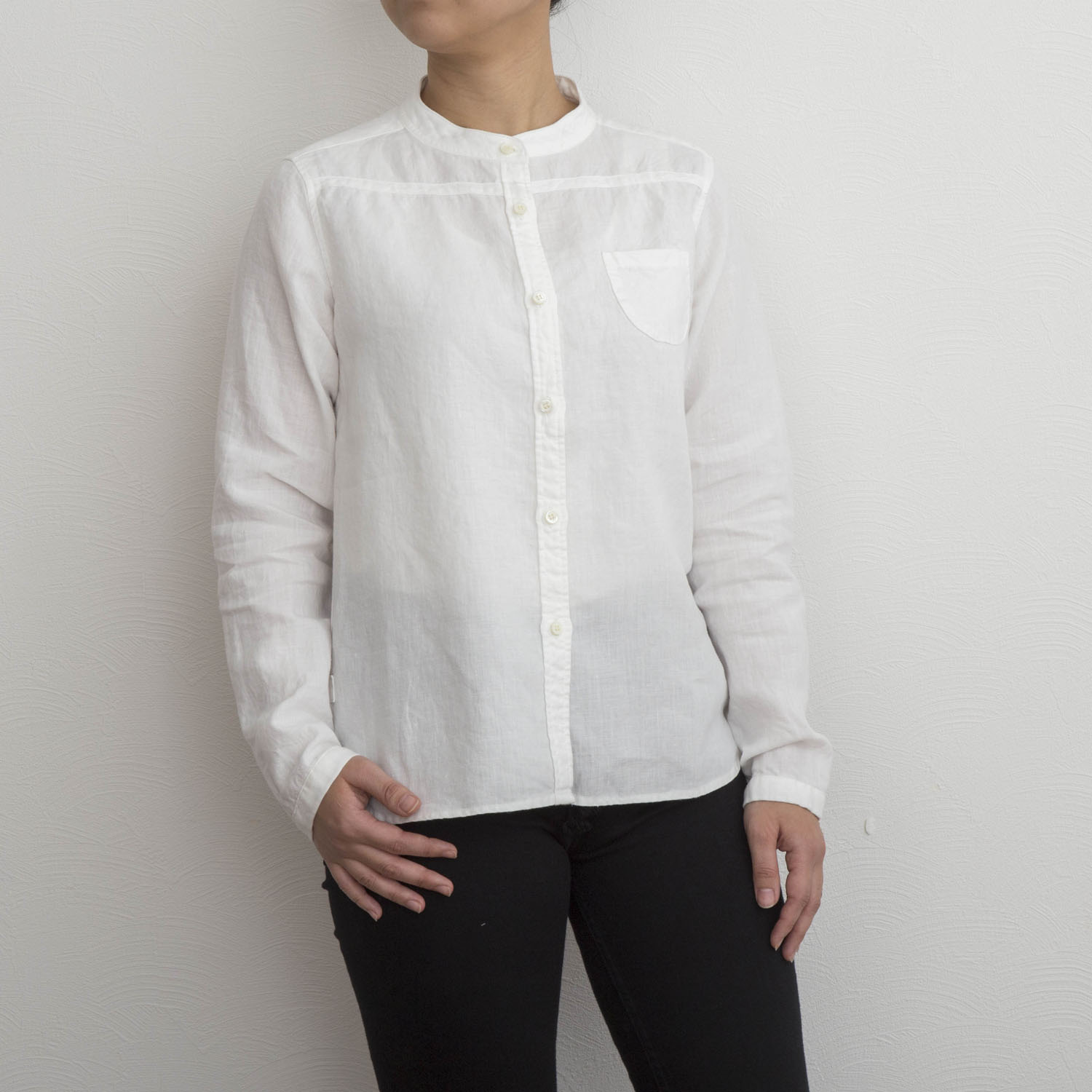 大人の定番アイテム 白シャツ おすすめ コーデ術をご紹介 スタイルコラム