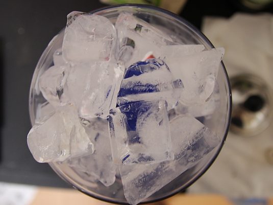 入りきらない氷たち1