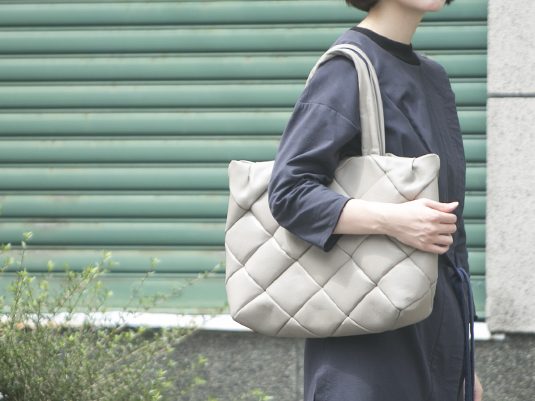 8年愛用中 パソコンが入るふっくらトート スタイルコラム