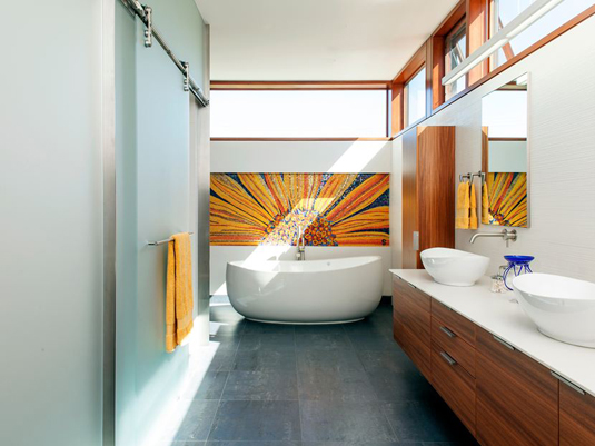 Orange-wall-art-for-bathroom